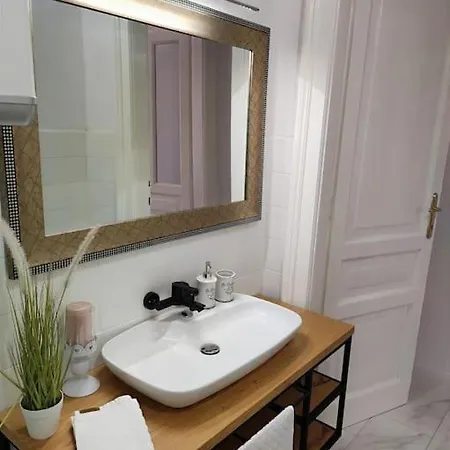 2 Bedroom In The Rijeka