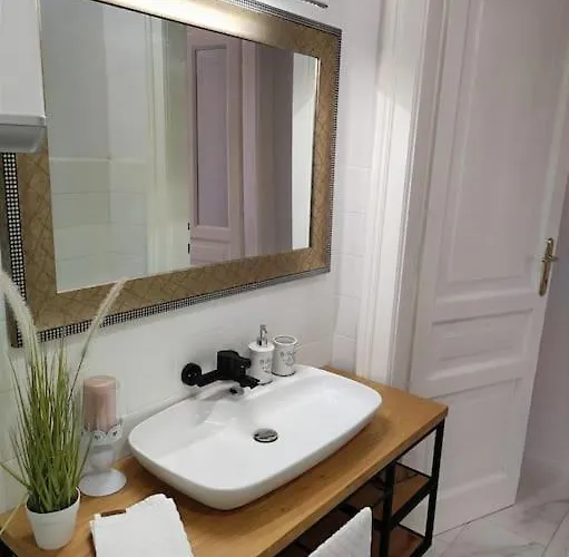 2 Bedroom In The Rijeka