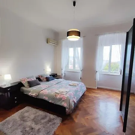 2 Bedroom In The Rijeka